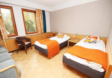 Фото номера Стандартный трехместный номер с сауной Отель Aapiskukko Hotel г. Пялькяне 5